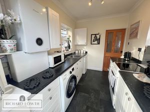 Kitchen- click for photo gallery